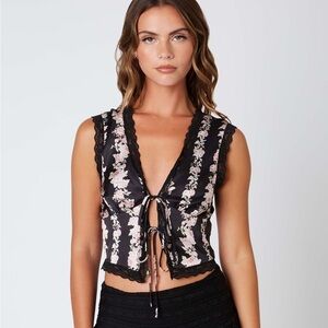 Victoria + Sophia SATIN FLORAL PRINT TIE UP TOP black pink large